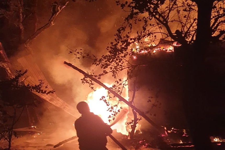 Feke Ortaköy Mahallesinde  Ev Yangını