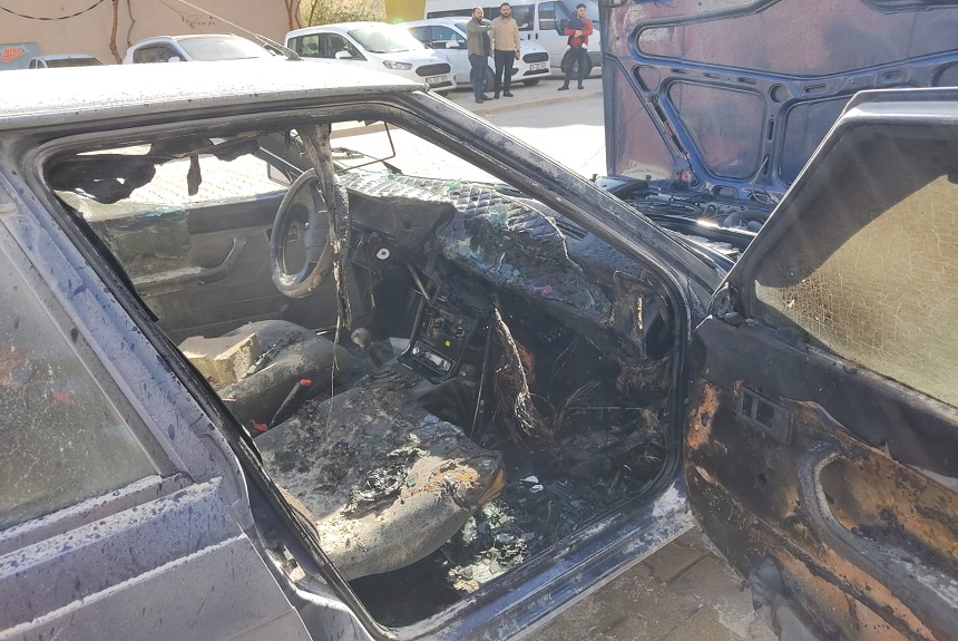 Kozanda Park Halindeki Otomobil Alev Alarak Yandı