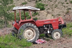 Kozanda-Traktor-Devrildi-1-Kisi-Oldu-1