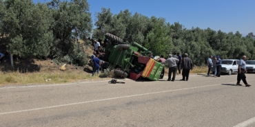 Kozan'da Biçerdöver Devrildi 2 Yaralı (2)