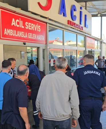 Kozanda Kamyon Devrildi 1 Ölü