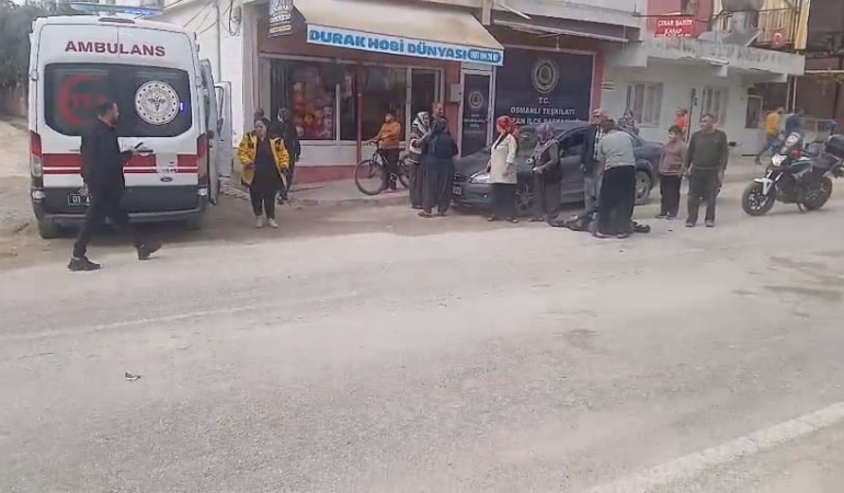 Kozan’da Motosiklet Yayaya Çarptı: 2 Yaralı